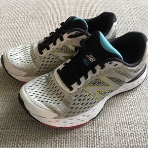 New Balance White and Black Running Shoes 8